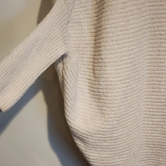 HYFVE, Women's Small Cream Sweater - Picture 3 of 10